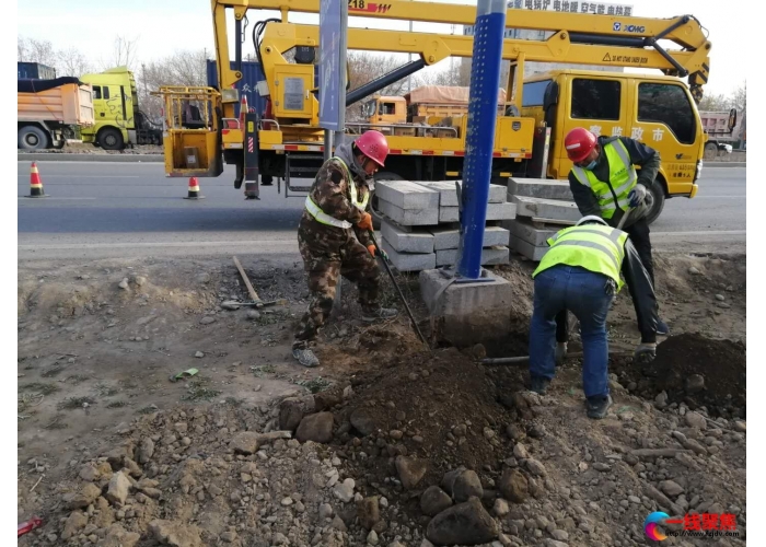 路灯管理所维修路灯保民生