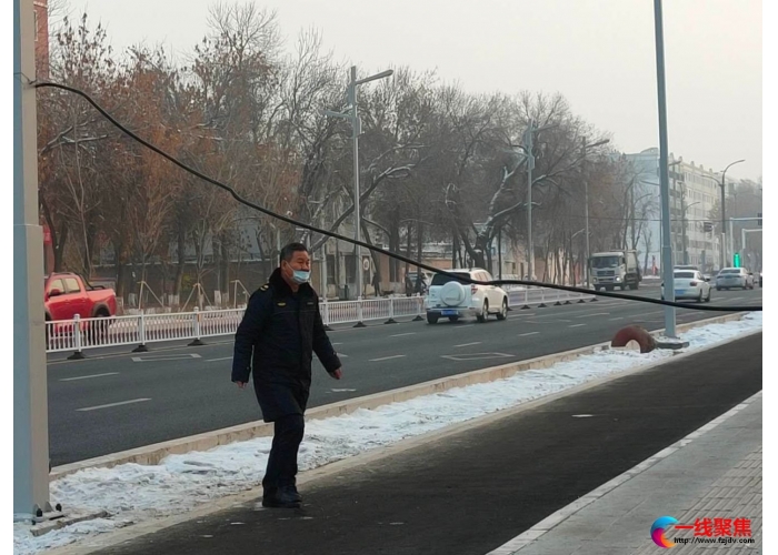 架空线太低 危险  市政监察现场排隐患