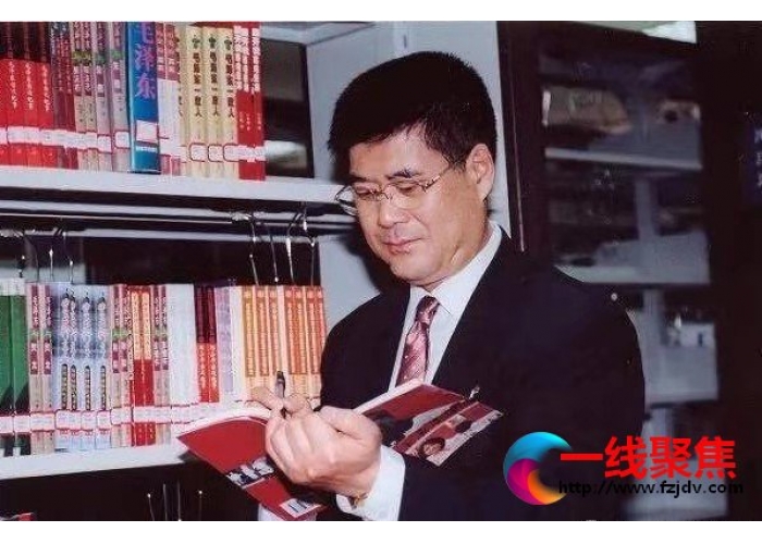 法制晨报顾问中央民族大学法学二级教授、博士生导师宋才发