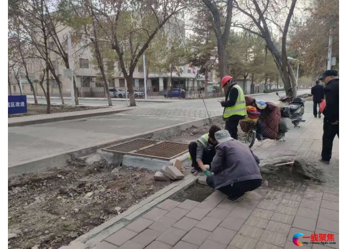 人行方砖塌陷  及时修复便出行