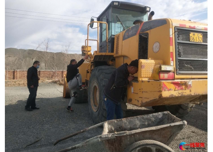 春季道路维护设备检修忙