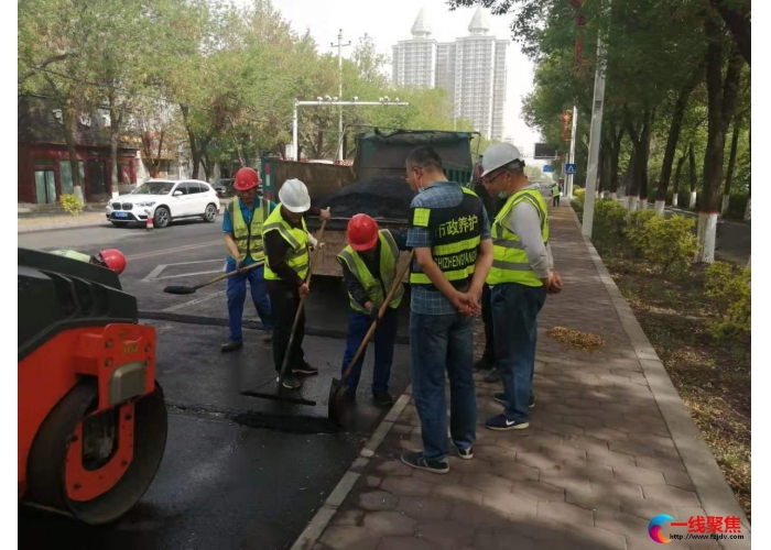 修复塌陷路面 保障出行安全