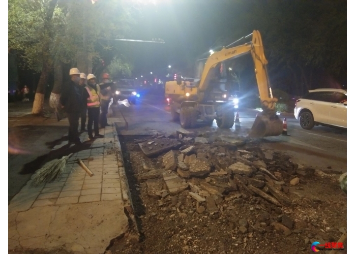 道路维修是首歌 市政人是“跳动”在维修一线的音符