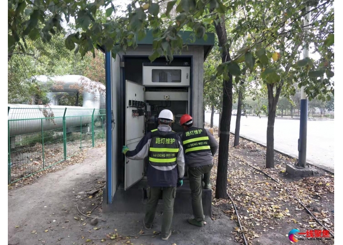 3小时紧急抢修   让失明路灯亮起来