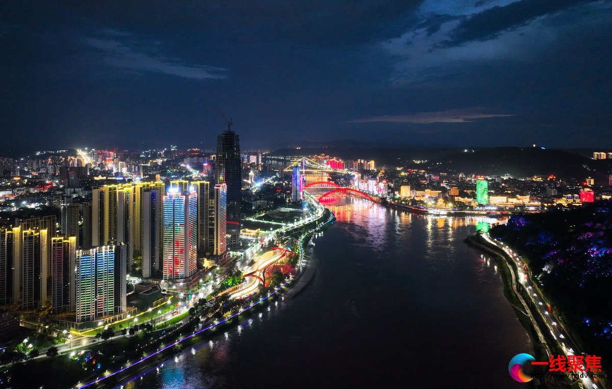 这是6月30日拍摄的四川省宜宾市三江口夜景（无人机照片）。新华社记者 王曦 摄