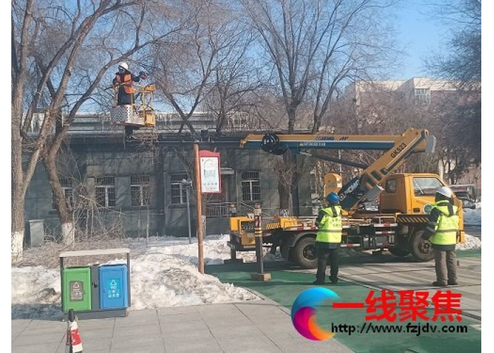 助力创建国家生态园林城市  园林工人修剪树木忙 