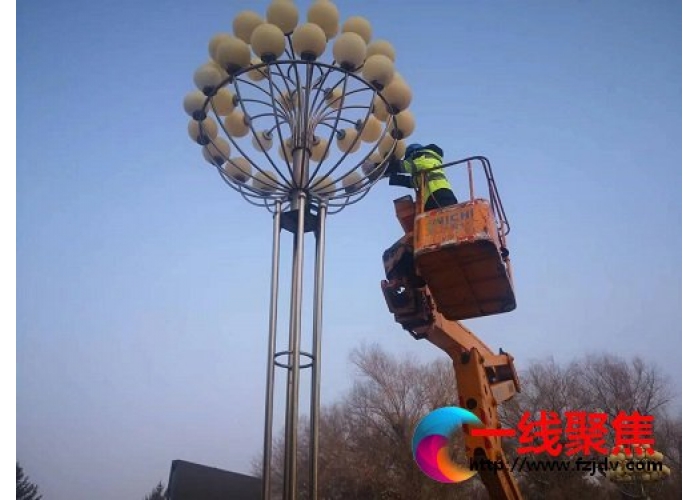 做好景观灯安全维护 照亮“创城路”