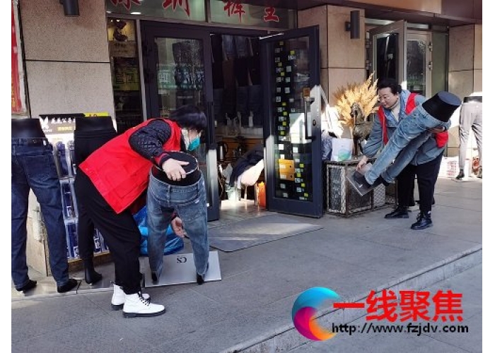 新疆石河子市园林绿化养护中心开展“助力创城 党员先行”志愿服务主题党日