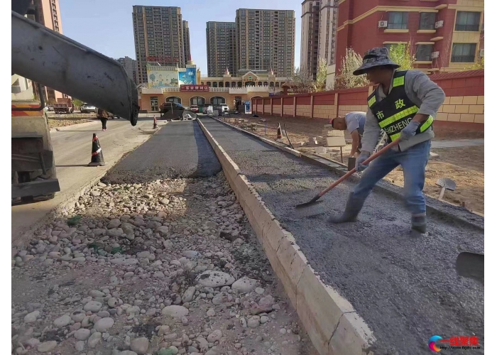 治理黄土裸露 43小区道路硬化让市民出行更顺畅
