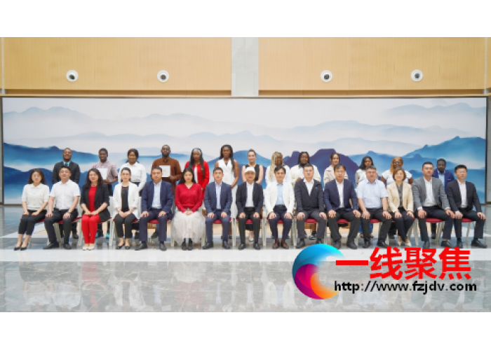 中国药科大学首期产教融合留学生班在扬子江药业集团结班