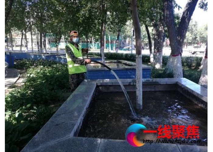 抗旱保绿 园林人在行动