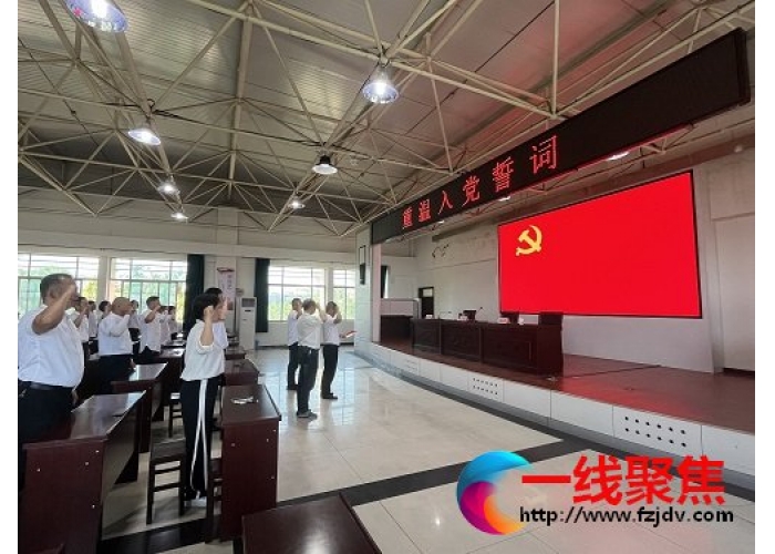 新疆石河子园林绿化养护中心开展“党旗映天山”主题党日活动