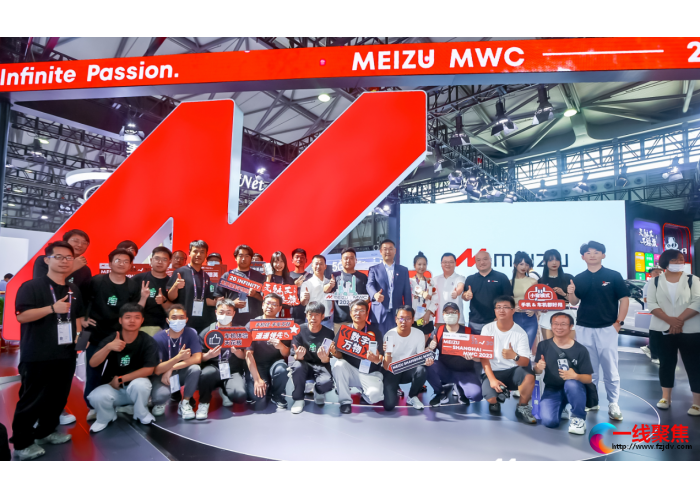 完美的品牌粉丝相处模式！魅族展厅高层下场大合照，无魅友不魅族