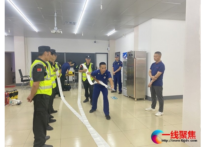 平果消防深入辖区夜市经济示范点并对微型消防站人员开展基础技能培训