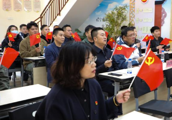 <b>武汉硚口经济区园区党建联盟揭牌</b>