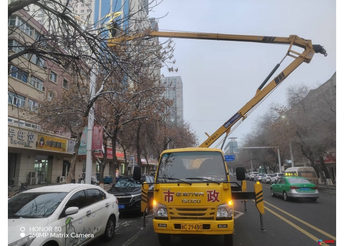 <b>路灯故障专项检修   让幸福路明亮又“幸福”</b>