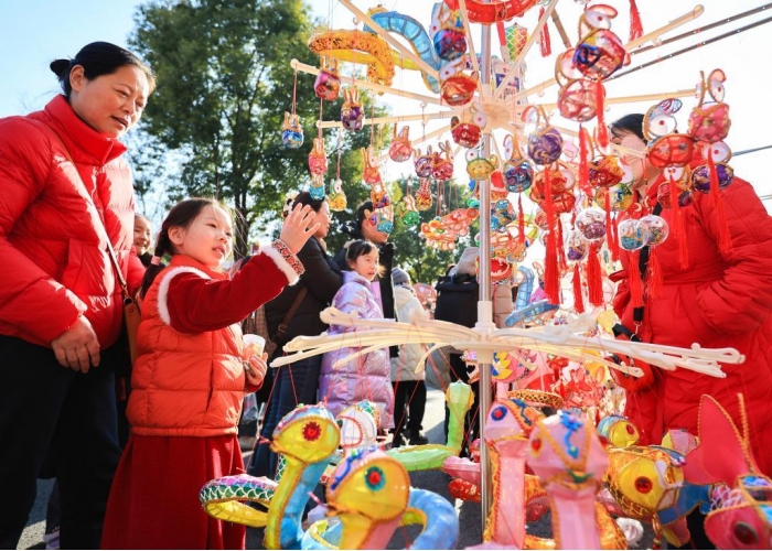 祥蛇贺新 天下同春