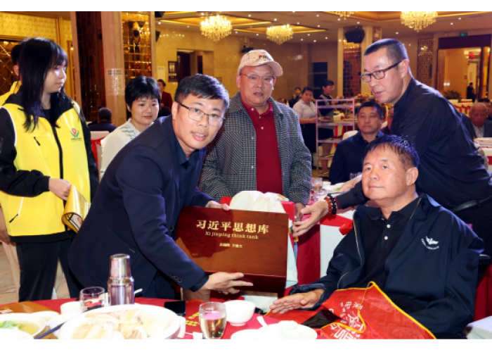 方建文秘书长参加海南文昌符雅基金会义卖活动