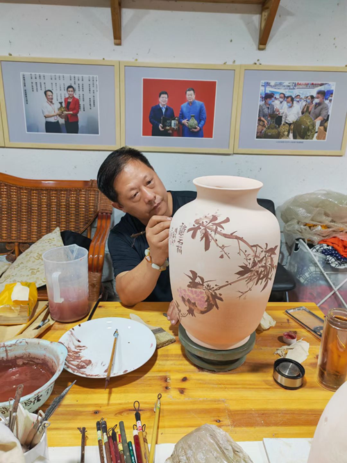 山东枣庄著名书画家、著名盆景讲师——崔培成(图1)
