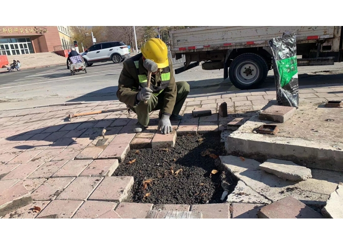 集中维护市政设施  保障市民冬日出行