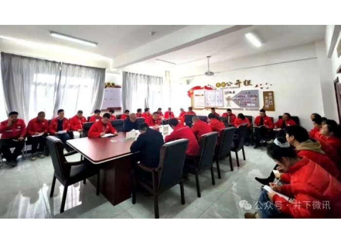 公司领导到党建联络点宣讲党的二十