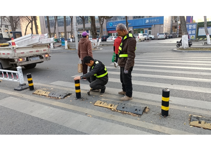 冬日中的城市守护者： 石河子城管局