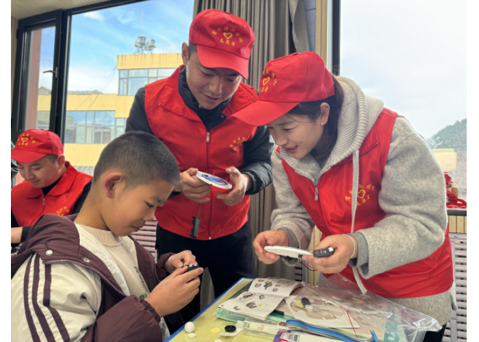 陕煤蒲白建新煤化：情暖童心护成长