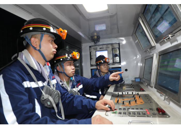 陕煤蒲白建新煤化：执奋斗之笔，书