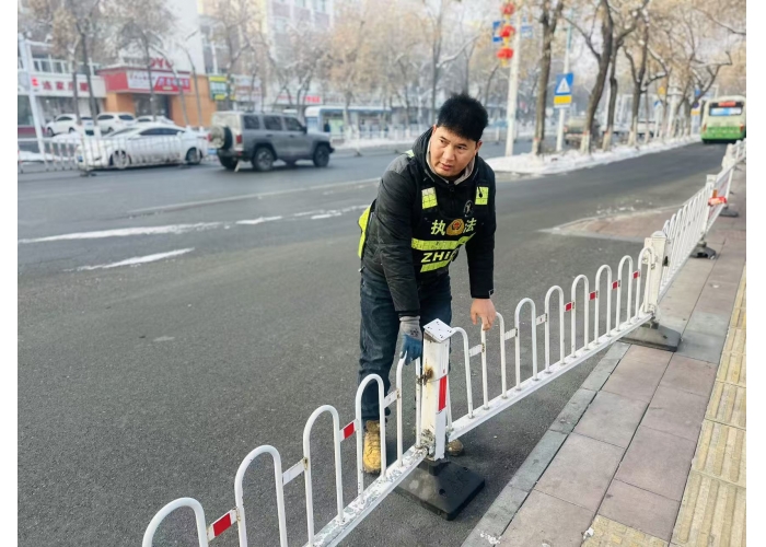 石河子城管局市政工程养护中心： -28℃严寒下的交通设施守护者
