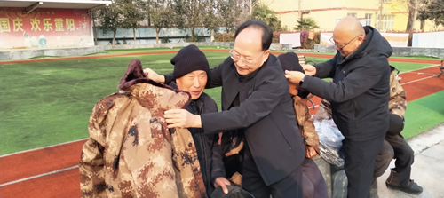 爱心汇聚暖夕阳 多方携手传温情——峄城区各界联合开展敬老慰问活动，为寒冬注入暖流(图5)