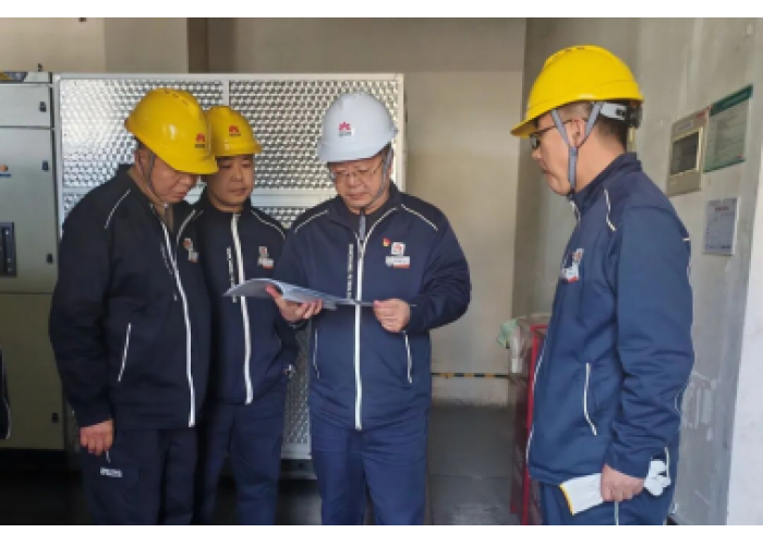 延长石油延安炼油厂：张海涛深入热动力车间开展解冻期安全专项检查