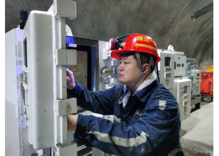 小保当矿业公司：青春深耕煤海 匠心