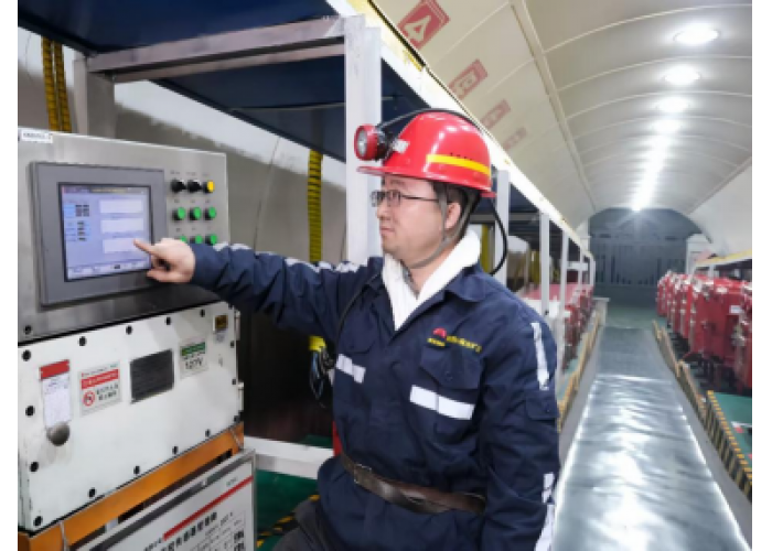 小保当矿业公司：扎根煤海十七载 笃行实干显担当