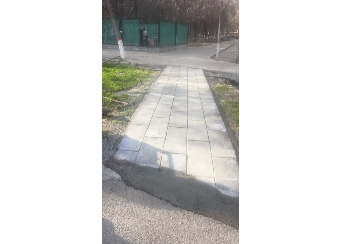 南子午路与天山路交叉口“微改造”