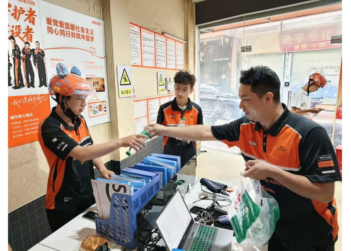 广州新就业群体获评劳模跑外卖也能出“状元”！