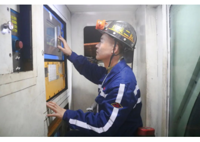 陕煤集团蒲白矿业建新煤化公司：百米井下的退伍老兵