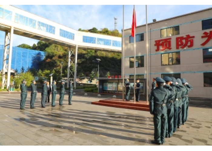 升国旗 庆华诞 实干担当向未来——蒲白建新煤化公司举行国庆升旗仪式