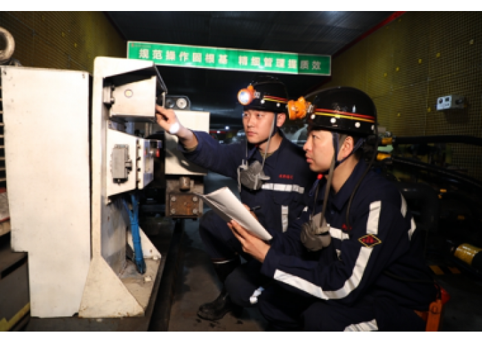 陕煤集团蒲白矿业建新煤化公司自建“双红线”AI识别训练平台